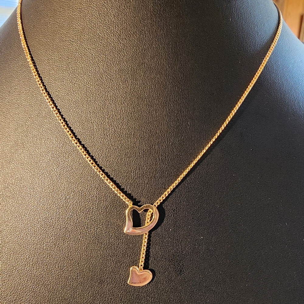 Avon Goldtone Double Heart Pendant Necklace - Picture 5 of 11